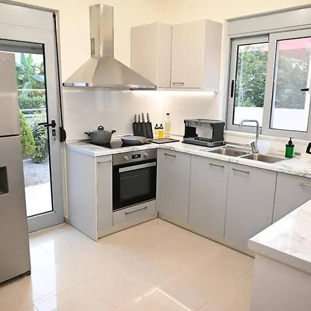 De Ella إياليسوس