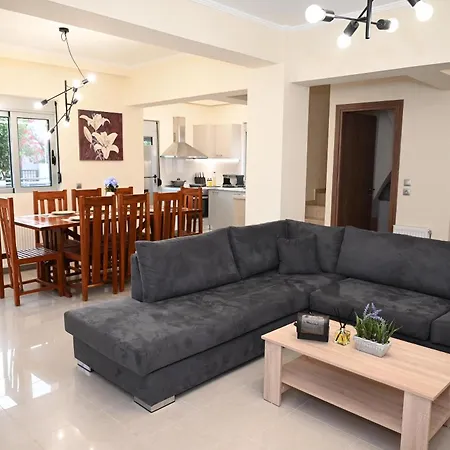 De Ella Villa