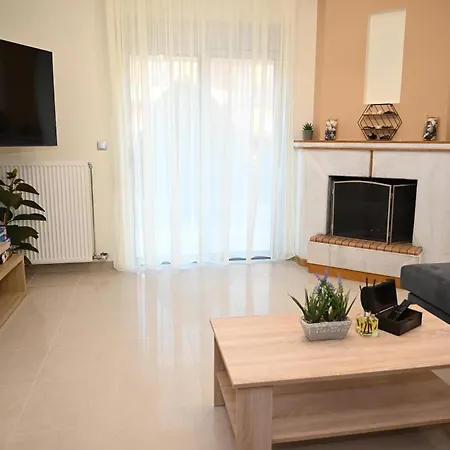 De Ella Villa *